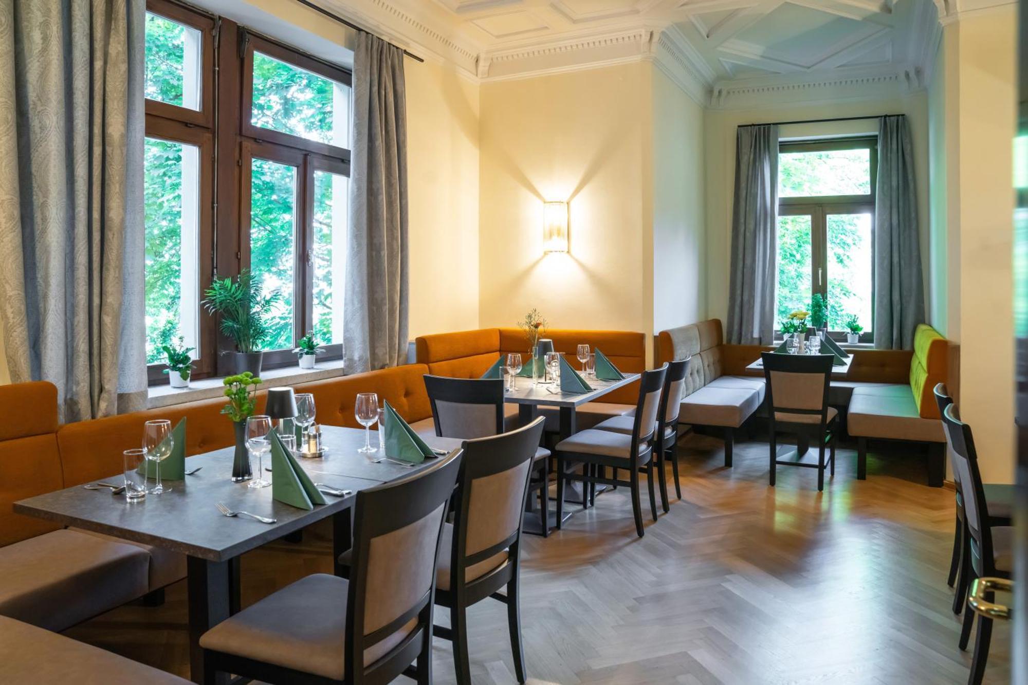 Johannes Schloessl - Gaestehaus Der Pallottiner Am Moenchsberg Salzburg