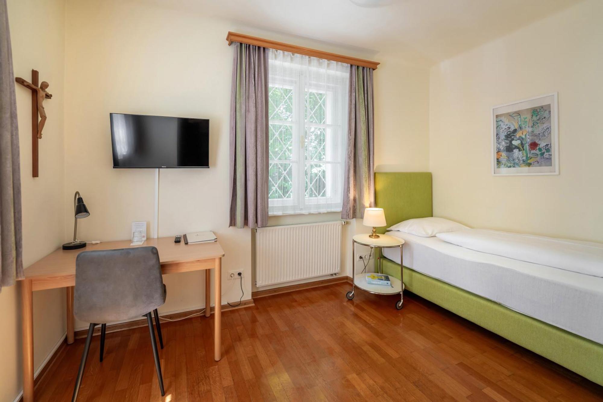 Homestay Johannes Schloessl - Gaestehaus Der Pallottiner Am Moenchsberg *
