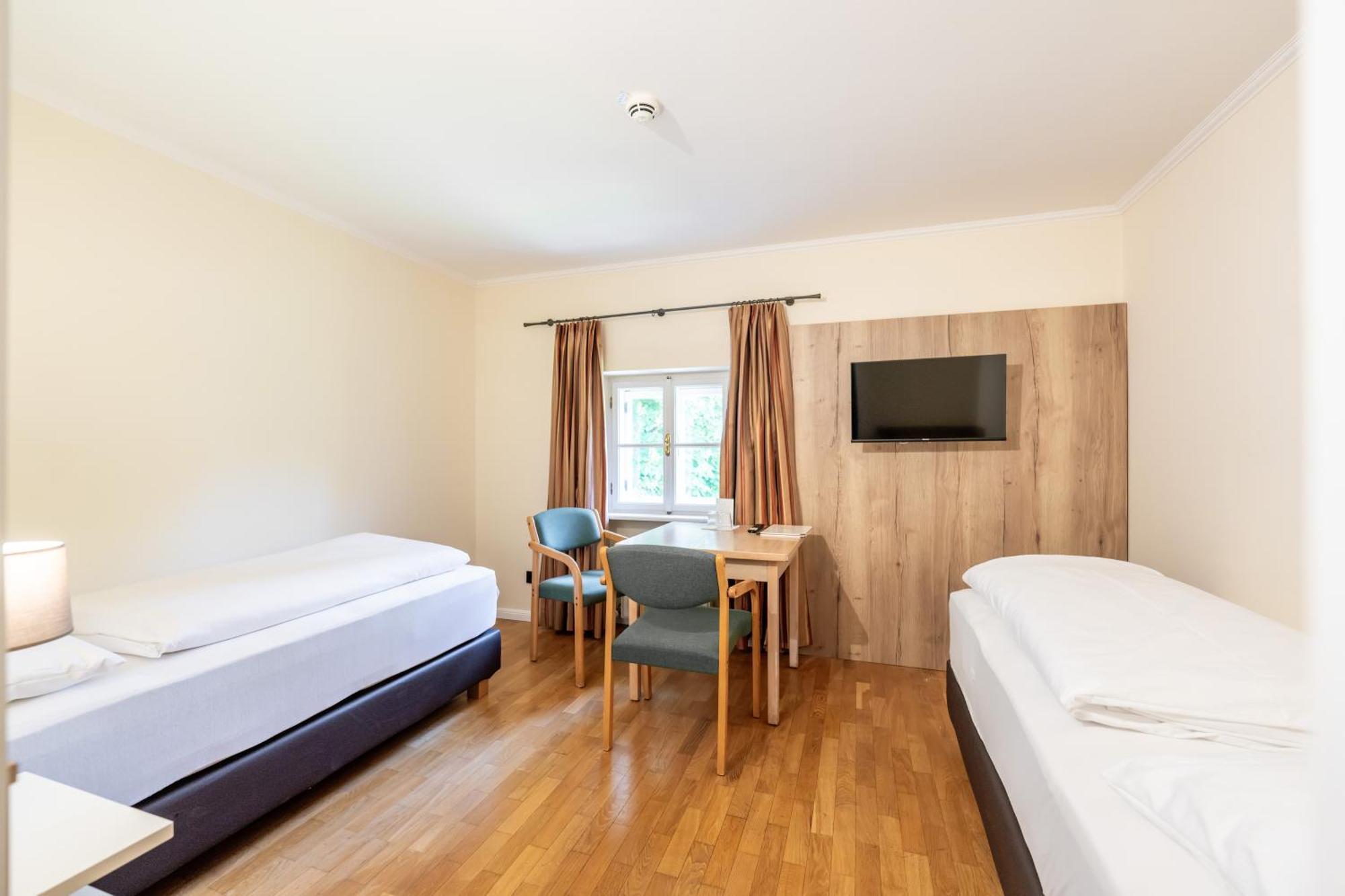 Homestay Johannes Schloessl - Gaestehaus Der Pallottiner Am Moenchsberg Salzburg