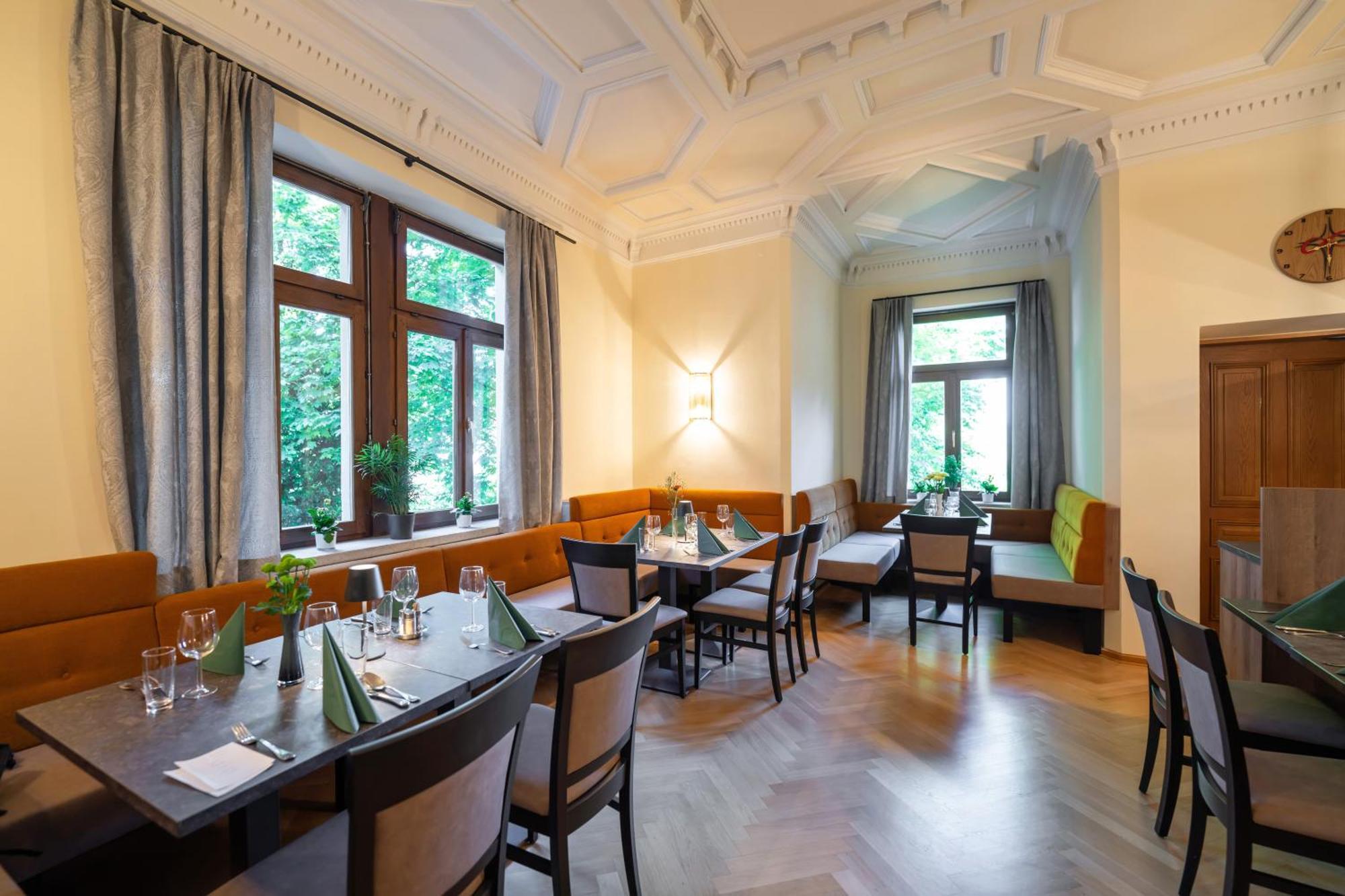 Johannes Schloessl - Gaestehaus Der Pallottiner Am Moenchsberg Salzburg